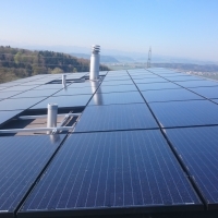 Eternitdach + Flachdach 18.46 kWp. Solaranlage Schlierbach Erstellt 2015